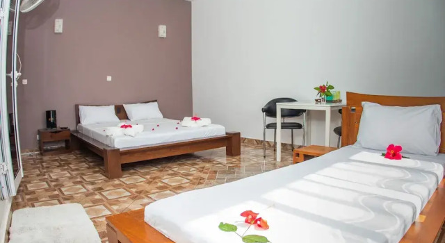 Трёхместный семейный номер Standard Cambria Hotel