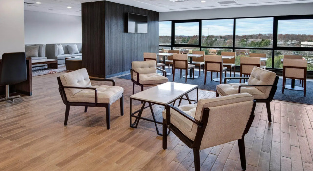 Двухместный клубный номер Standard Sheraton Eatontown Hotel