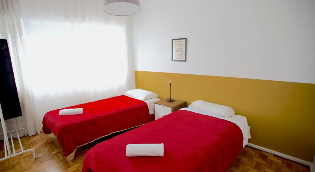 Galante & Waltrick - Downtown 3 Bedroom - Parking Downstairs - Balcony, Забронировать Отель Порту Регион Порту, рядом с Театр Coliseu do Porto