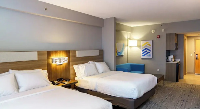 Четырёхместный люкс Holiday Inn Express Hotel Raleigh Southwest by IHG