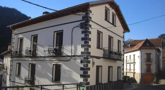 Aiestaenea Apartamentos Rurales