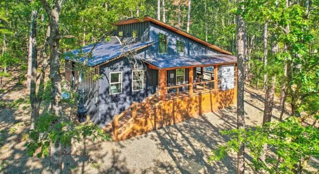 Коттедж Chic Broken Bow Cabin With Hot Tub & Gas Grill!