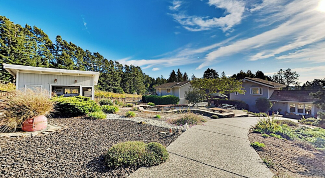 Mtn-view Retreat w/ Hot Tub + Deck in Sebastopol, Réserver Maison de vacances Freestone États-Unis