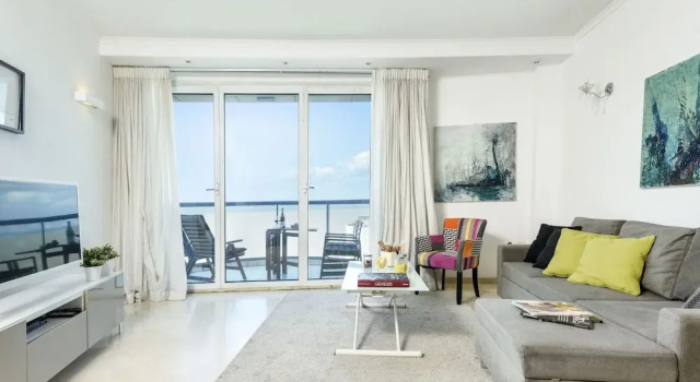 Апартаменты Panoramic Sea View Over Beach w Balcony
