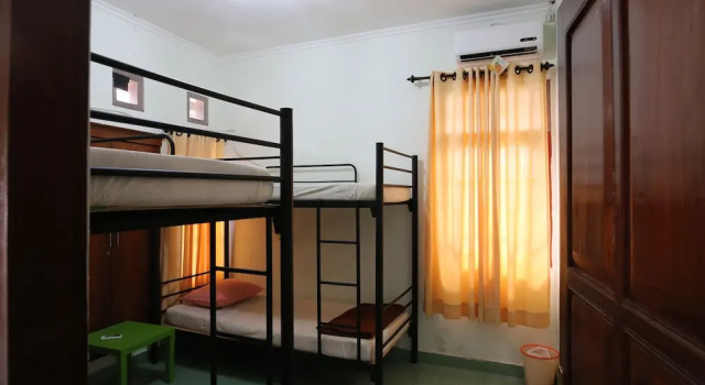Кровать в общем номере Morotai Camp Hostel -Adult Only