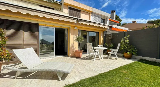 Вилла Beautiful House in residence on Mandelieu with SWIMMING POOL access