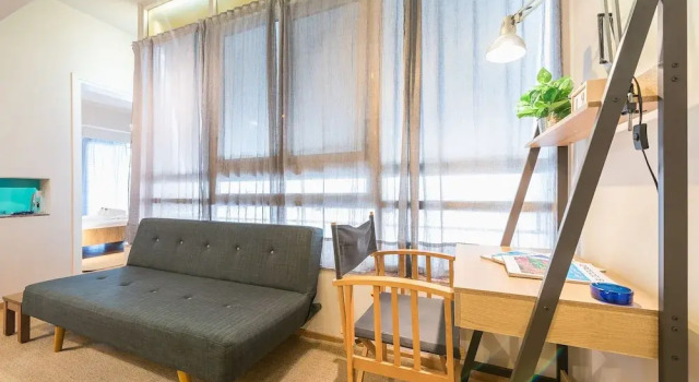 Bright 2 Bed Apartment by Cloudkeys
