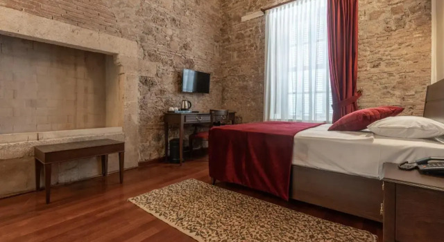 Giges King Hotel, Забронировать Отель Калеичи 