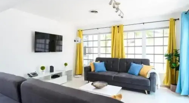 Fantastic 3Bedrooms House with Pool 6mins to Ocean, Забронировать Вилла Виллы Форт-Лодердейл, Вилла