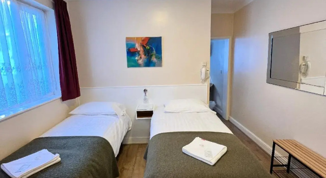 Четырёхместный номер Standard Melbourne House Hotel