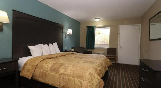 Номер Standard Red Roof Inn Panama City Beach