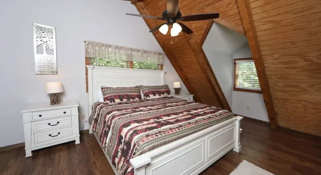 Bear Trails - Two Bedroom Cabin