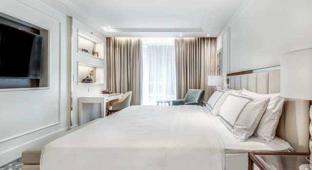 AZUR Legacy Collection Hotel, Забронировать Отель Бизнес-отели Ванкувера, рядом с Yaletown Roundhouse Skytrain Station, 4* 5*