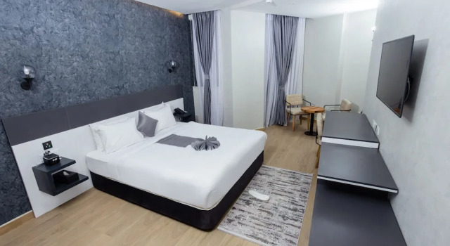 Standard Kahden hengen Perhe huone parvekkeella kaupunkinäköala Shitaye Suite Hotel