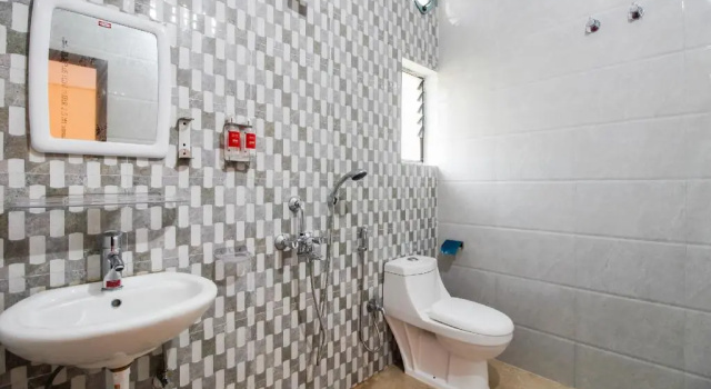 The Hotel by OYO Rooms, Забронировать Отель Отели Гургаон 3 звезды, рядом с Станция метро Huda City Centre, 3*