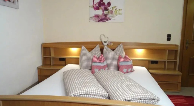 Ferienhaus Kathrin, Забронировать Отель Капль Ишгль-Пацнаун