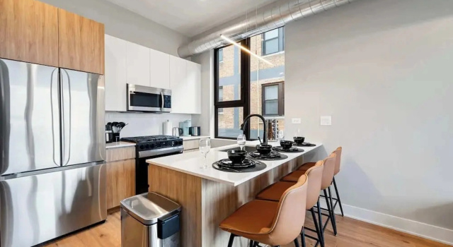 Коттедж Edgewater Gem Stylish 2BR Apartment Near Lake