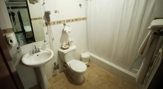 Полулюкс Hotel Los Jardines