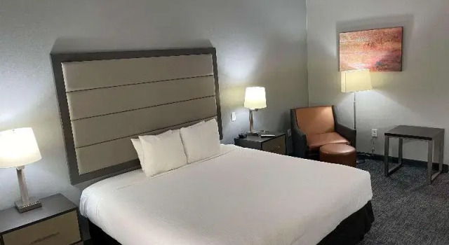 Четырёхместный номер Standard Best Western Plus McAllen Airport Hotel