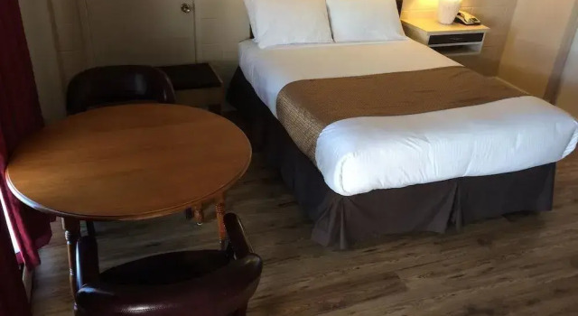Siesta Motel, Rezerwuj Motel Olds Alberta