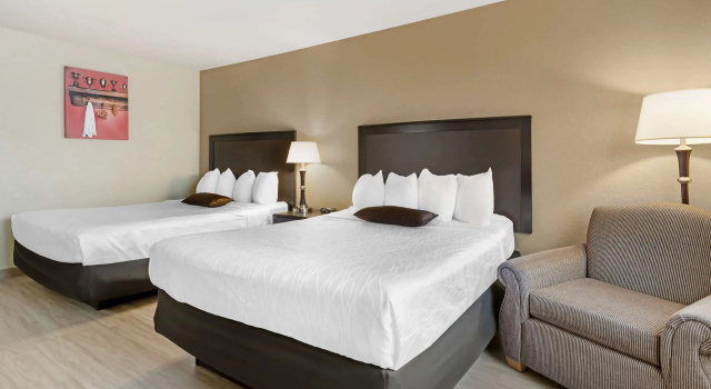 Четырёхместный номер Standard Best Western Green Bay Inn and Conference Center