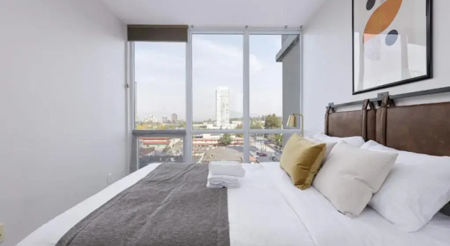 2 BD Condo in the heart of Surrey City Centre, Buchen Sie Hotel Surrey 