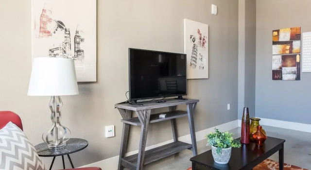 Downtown 1 BR and 2 BR Apts near Riverwalk by Frontdesk, Забронировать Апартаменты/квартира Апартаменты Сан-Антонио, рядом с Квартал исторических искусств Ла Вильита, Апартаменты/квартира