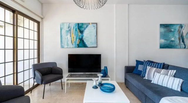 Azure 2-BR W/Terrace in Larnaca, Book Hotel Larnaka Larnaca Region