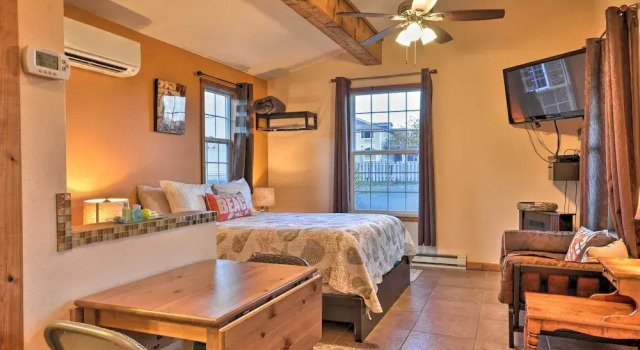 Cute Studio Abode - Steps to Long Beach Boardwalk!, Забронировать Апартаменты/квартира Лонг-Бич штат Вашингтон, рядом с Центр верховой езды Skippers