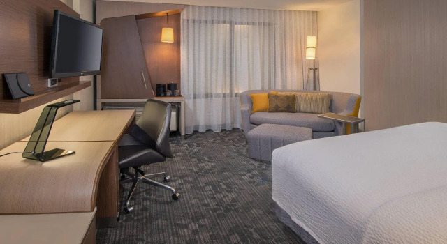 Четырёхместный номер Standard Courtyard by Marriott Concord