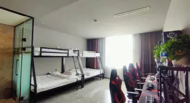 Кровать в общем номере Luoyang Lantu Hotel (China Garden Shop)