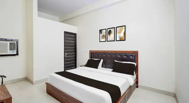 Номер Deluxe Hotel Heaven Peacock, Noida