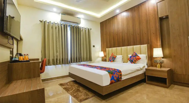 Номер Premium FabHotel Prime PAS Resorts - A Lake View Hotel