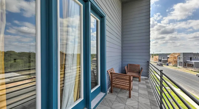 Коттедж с 3 комнатами с балконом Luxurious & Spacious Austin Home ~ 8 Mi to Dtwn
