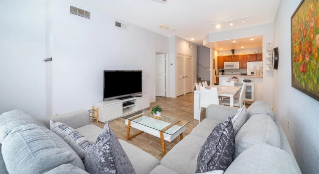 Enchanted Townhome Near Disney Parks 3Br, Rezerwuj Hotel Kissimmee Kissimmee