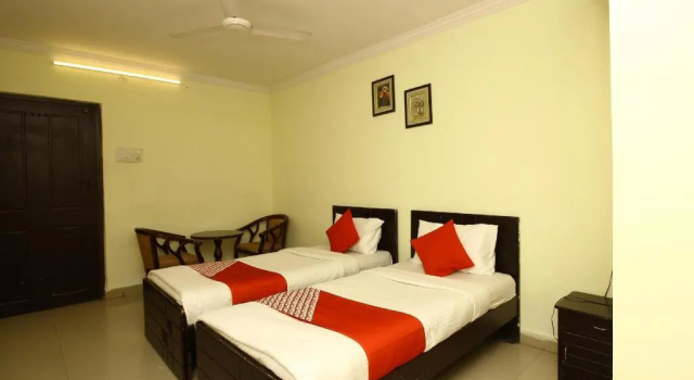 OYO 27664 Hotel Nawab's, Rezerwuj Hotel Karimnagar Telangana