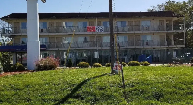 Red Carpet Inn Jeffersonville, Prenota Locanda Hotel a Indiana con piscina, Piscina