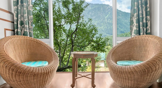 Коттедж c 1 комнатой с балконом и с красивым видом из окна Sparsh Resort, A Boutique Stay - Just 2kms uphill from Mall Road, near Old Manali