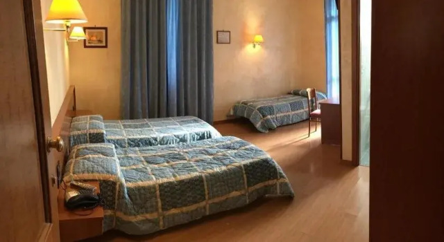 Hotel Holiday