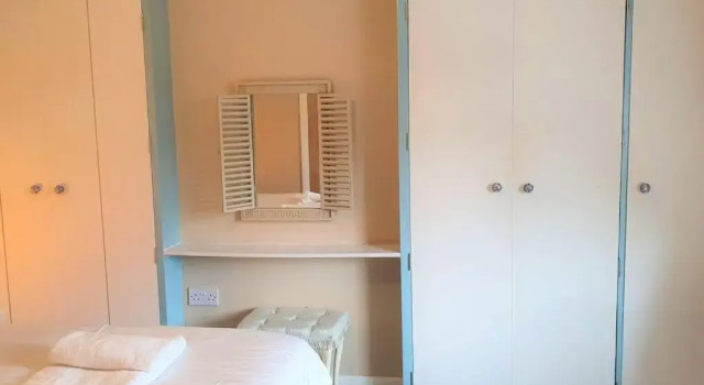 Коттедж 5 Bed, 2 Bath Home + Terrace, Garden & Parking