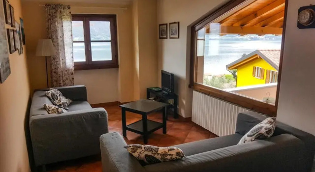 Appartamenti Il Medeghino, Boek Hotel Musso Comomeer