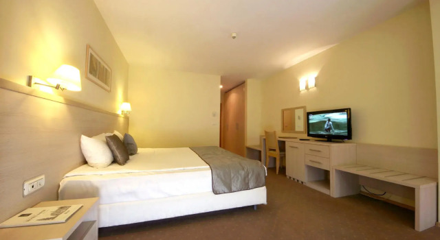 Standart çift kişilik oda Savoy Hotel