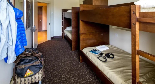 Кровать в общем номере HI Whistler - Hostel