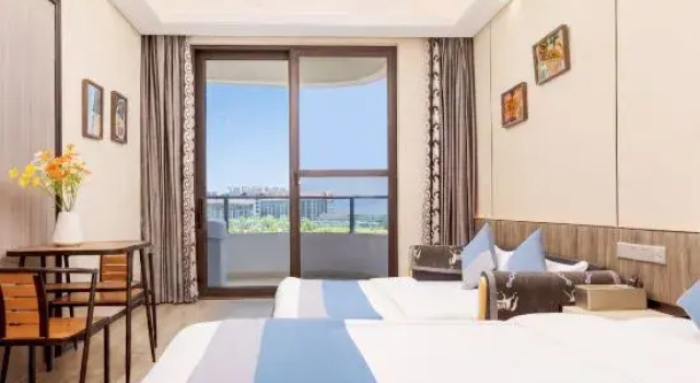 Кровать в общем номере с видом на воду Peninsula Youpin Seaview Holiday Apartment (Shenzhou Peninsula Shop)