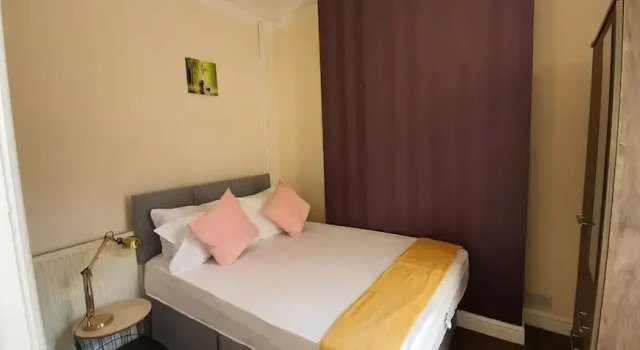Spacious House in Stoke, Забронировать Дом для отпуска Сток-он-Трент Стаффордшир