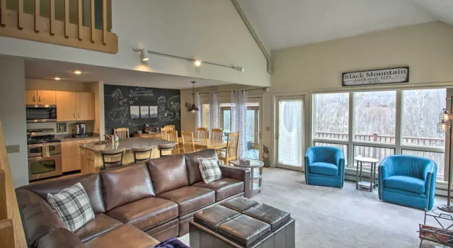 Spacious Ski-in/out Black Mountain Home w/ Deck!, Đặt Khách sạn Jackson Hoa Kỳ