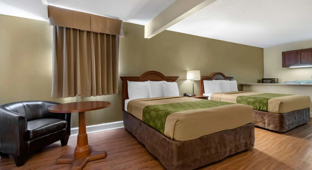 Четырёхместный люкс Econo Lodge Inn & Suites Lugoff