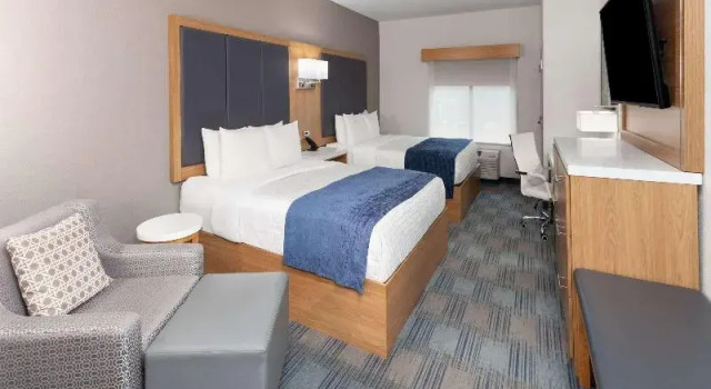 Четырёхместный номер Standard La Quinta Inn & Suites by Wyndham Coralville Iowa City