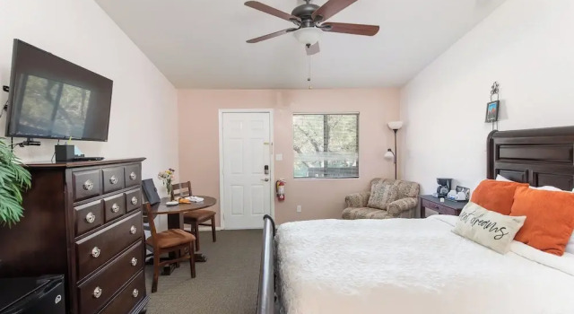 Двухместный номер Comfort с видом на горы Whispering Creek Bed & Breakfast