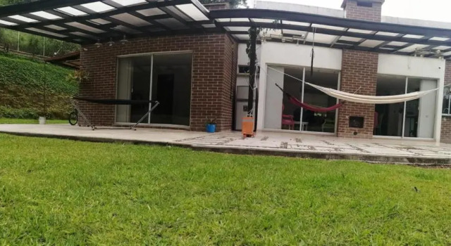 Casa campestre de 3 hab a 15 min del centro de Pereira, Rezerwuj Hotel Hotele w Santander z parkingiem, Parking